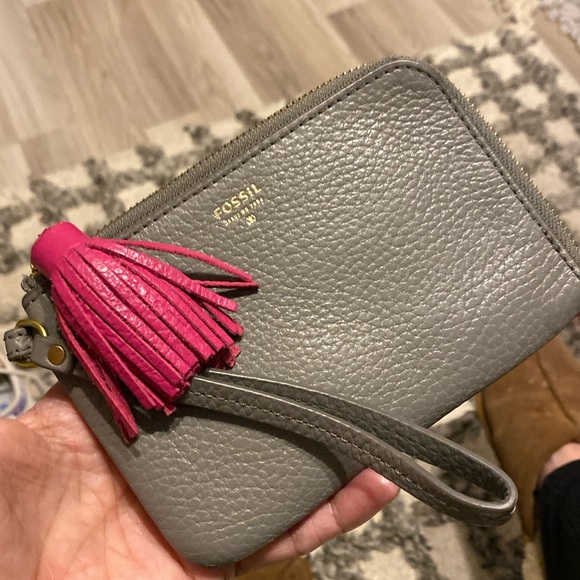 Fossil wristlet gray color with fringe - Picture 1 of 6